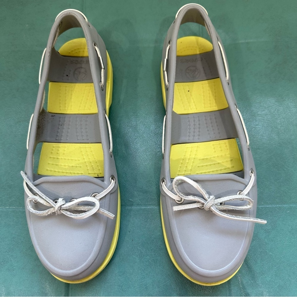 Crocs Slip On Boat Shoe Loafer Gray Yellow SZ 8 Beach Wear Summer GUC